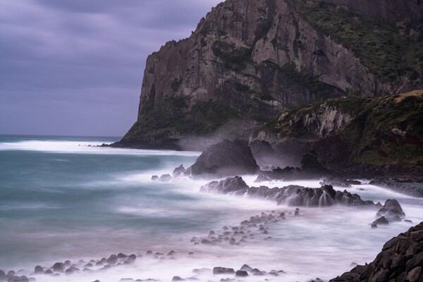 김현민 작-성산일출봉 파도.