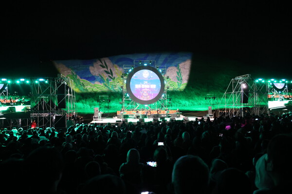 지난 14일 제주들불축제 개막식에서 펼쳐진 미디어아트 퍼포먼스. 제주시 제공