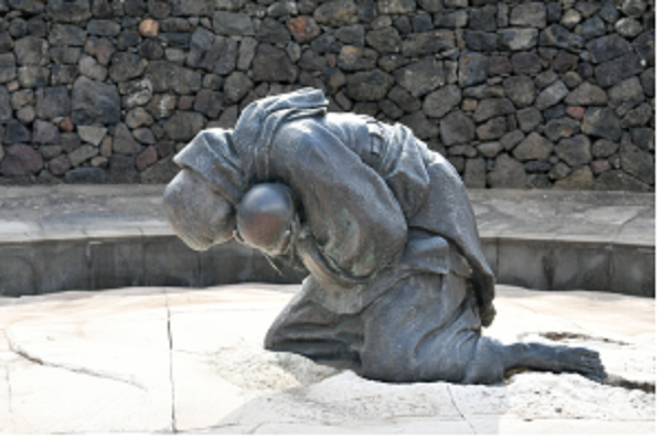 4·3평화재단에 설치된 ‘비설(모녀상)’ 전경