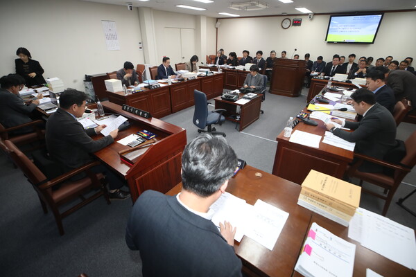 20일 열린 제444회 제주도의회 제2차 정례회 환경도시위원회 제3차 회의. [제주도의회 제공]