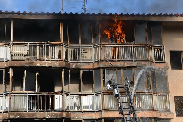 21일 제주시 이도이동 이도주공 아파트에서 철거 예정 건물을 활용한 실화재 훈련이 이뤄졌다. 이서희 기자