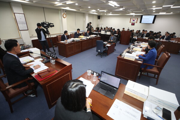 21일 열린 제444회 제주도의회 제2차 정례회 행정자치위원회 제2차 회의. [제주도의회 제공]